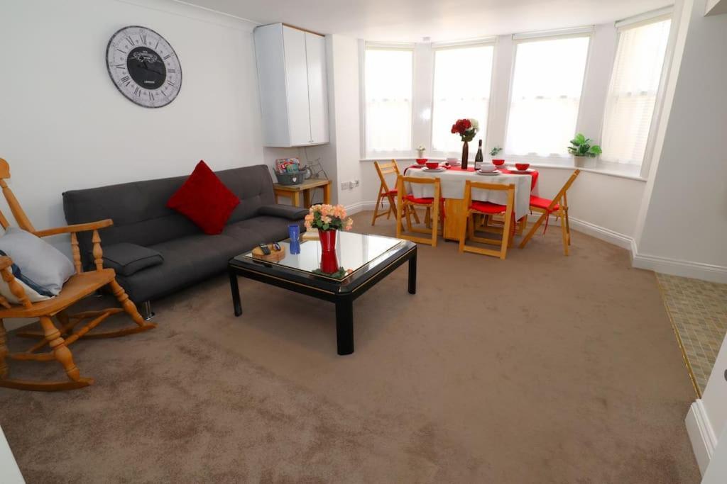 New Sunset Square Eastbourne 2 Bed Apartment, Long Stay Welcome Ngoại thất bức ảnh