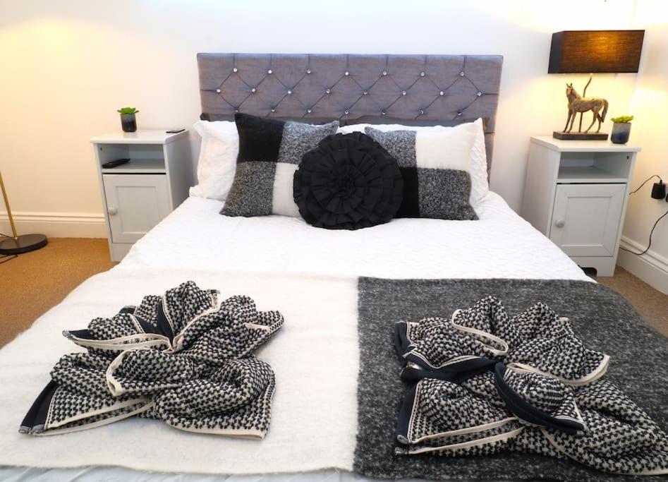 New Sunset Square Eastbourne 2 Bed Apartment, Long Stay Welcome Ngoại thất bức ảnh